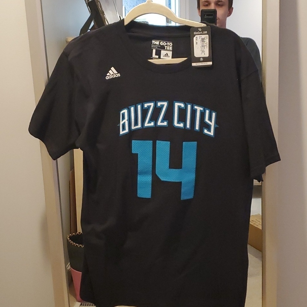 NWT Charlotte Hornets MKG T Shirt Jersey M (#15)